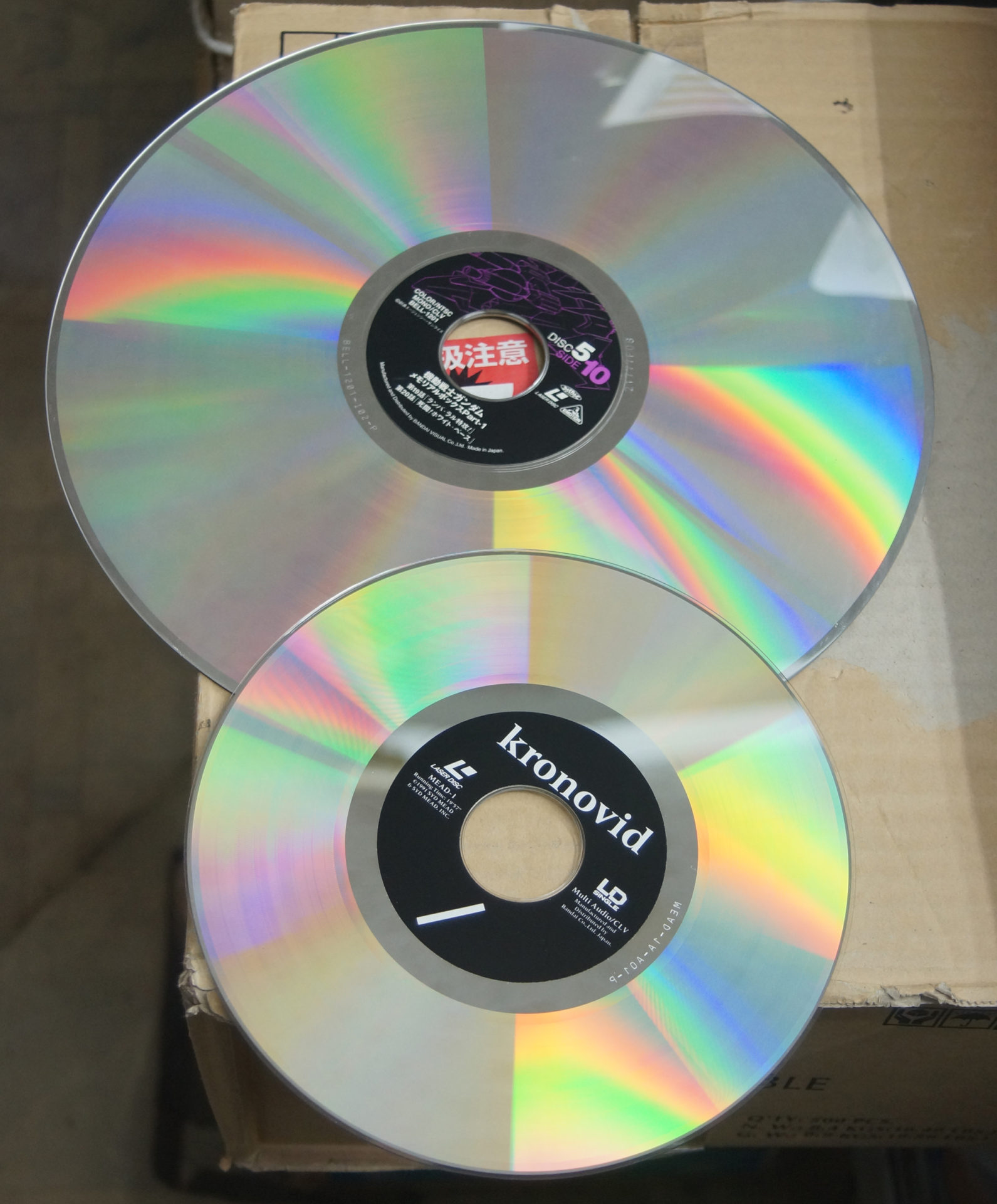 レーザーディスク（LD)盤二種類のサイズ | テープ修理ドットコム